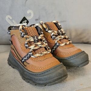 NWT OshKosh B'gosh Kid's Toddler Boy's Vuelta Fashion/ Work/ Outdoor Boots. 4T